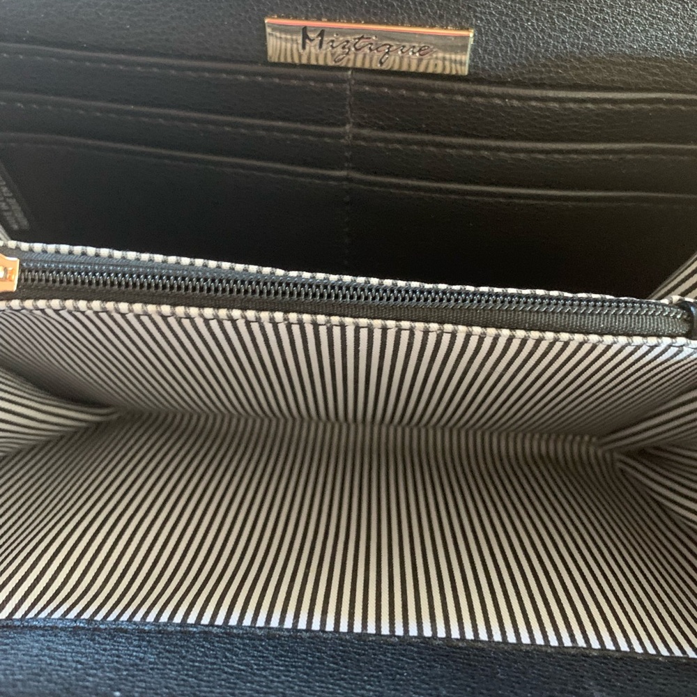 Miztique Black Vegan Leather Crossbody Bag - Picture 7 of 8
